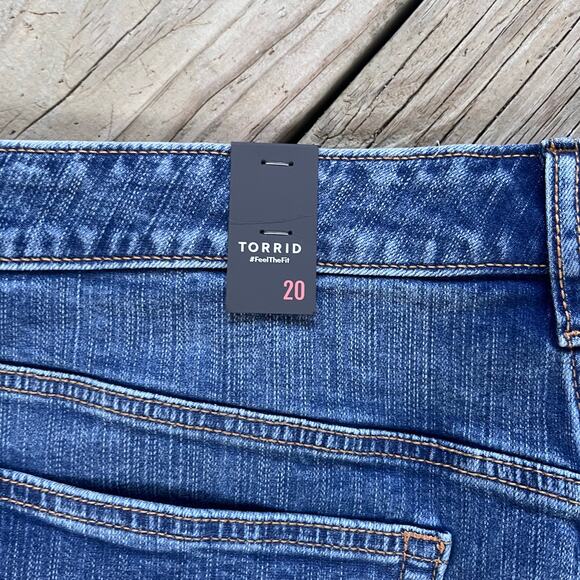 Torrid Women's Blue Denim Mini Skirt Size 20. NWOT - Picture 4 of 8